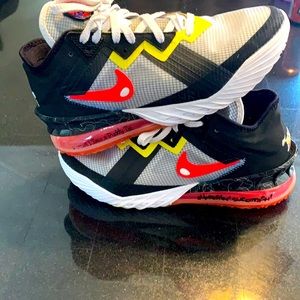 Nike Lebron space jam Sylvester&Tweetie size 7.5 wmns